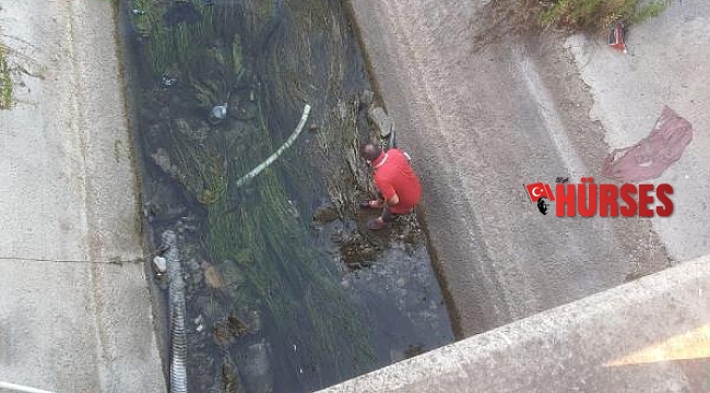 Kaza sonrası sulama kanalında araç parçası aradılar