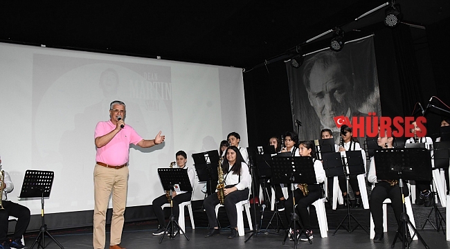 Kemer Belediyesi çocuk ve gençlik bandosu konser verdi