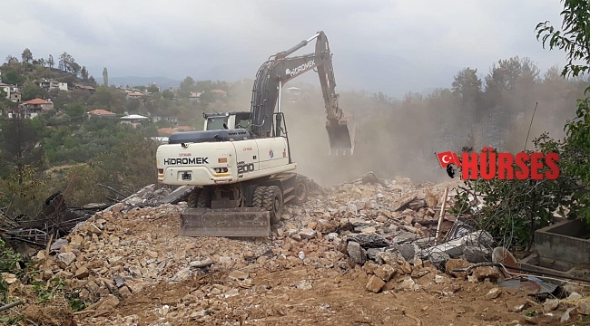 Kepez Belediyesi, Gündoğmuş'taki yıkım çalışmalarına katıldı