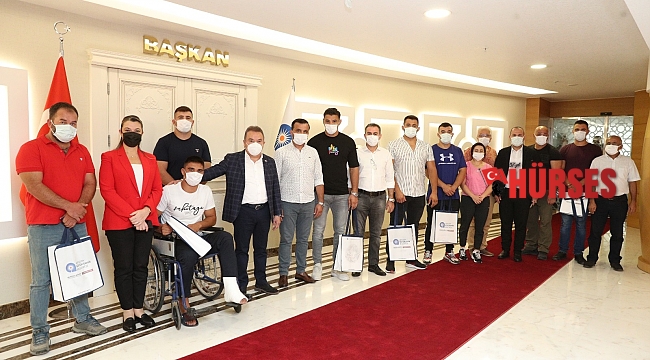 Kırkpınar'ın şampiyon takımı Başkan Böcek ile bir araya geldi