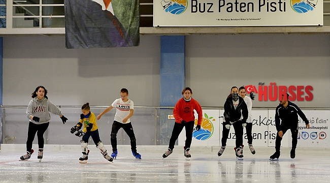 Muratpaşa'nın Dağyakası buz pisti yeniden açıldı
