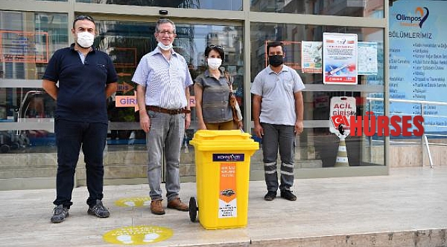 Sağlık merkezlerine atık ilaç toplama kutusu