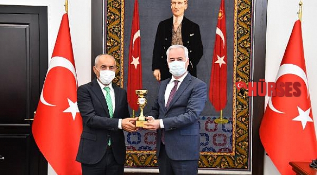 Şampiyon 'Demir Adam' kupasını Vali Seymenoğlu'ndan aldı