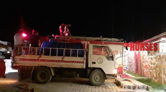 Yangın ormana sıçramadan söndürüldü