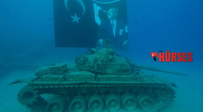 Zaferin yıl dönümünde deniz altında 45 tonluk tankla poz