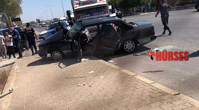 Antalya'da feci kaza: Baba oğul araç içinde sıkıştı