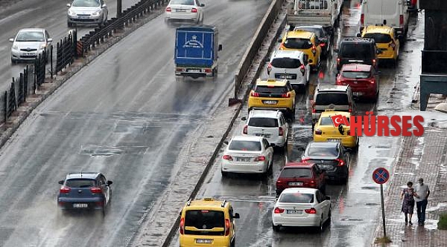 Antalyalılar sağanağa hazırlıksız yakalandı
