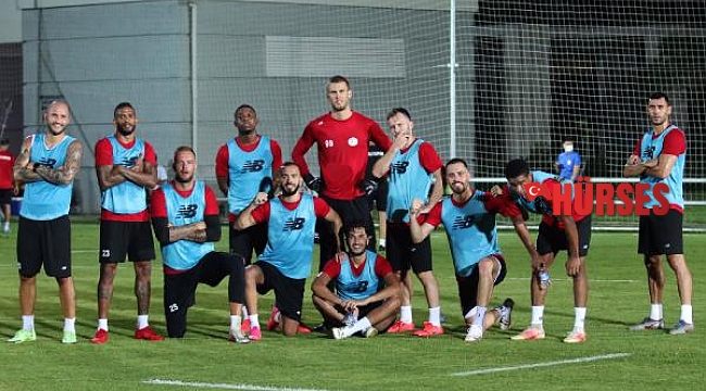 Antalyaspor'a 13 futbolcu geldi, 9 futbolcu gitti