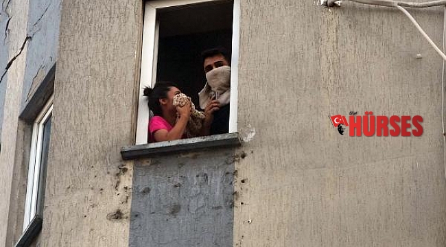 Apartmanın asansör kabinindeki yangın kısa devreden çıkmış