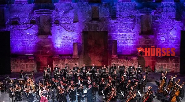 Aspendos'ta yıldızlar geçidi