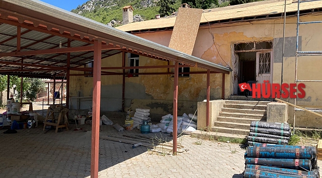 Çiçekoluk'ta eski okul binası yenileniyor