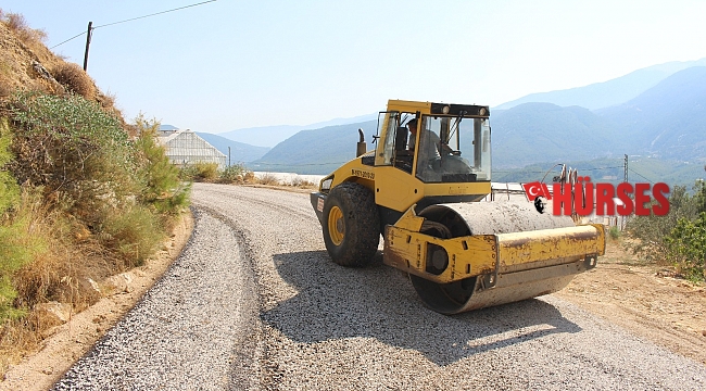 Finike'de asfalt çalışması