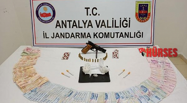Firari uyuşturucu taciri, uyuşturucuyla yakalandı