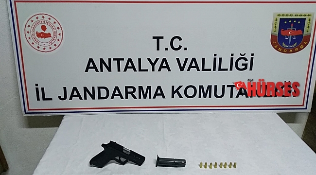 Jandarma tarafından durdurulan araçta ruhsatsız silah bulundu