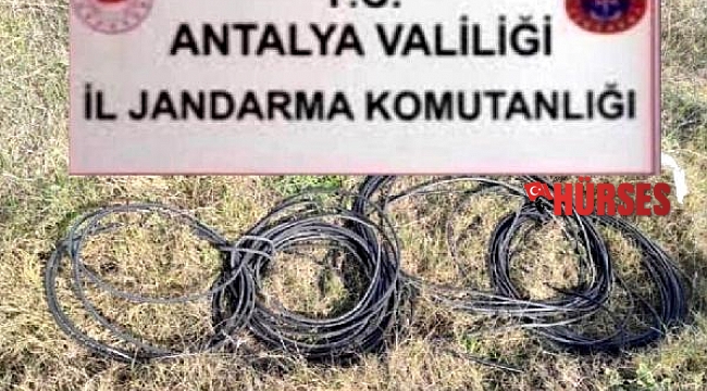 Kablo hırsızları jandarmadan kaçamadı