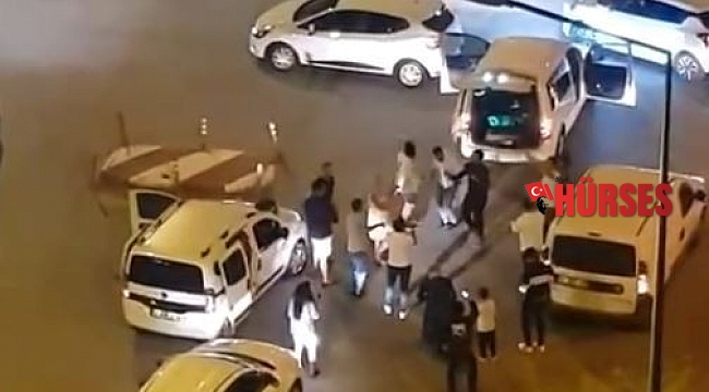 Kavşağı trafiğe kapatıp, Erik Dalı oynadılar