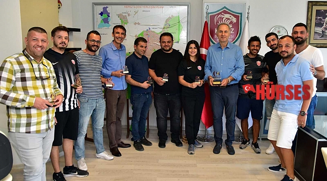 Kepez Belediye Spor Kulübü antrenörleri 35 bin kitap topladı