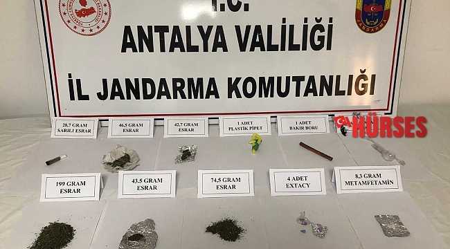 Kontrol noktasında durdurulan araçtan çok sayıda uyuşturucu madde çıktı