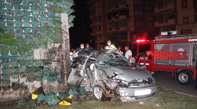 Kontrolden çıkan otomobil köprü ayağına ok gibi saplandı: 1 ölü, 3 yaralı