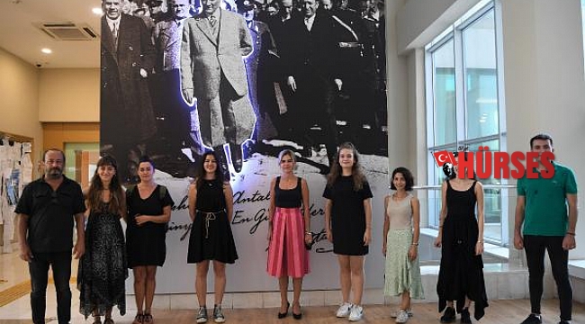 Konyaaltı'nda tiyatrocu gençler hayallerine kavuştu