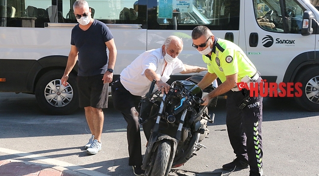 Motosiklet ile halk otobüsü çarpıştı: 1 yaralı