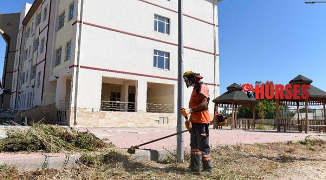 Muratpaşa, okulları dezenfekte ediyor