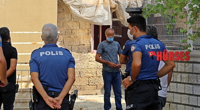 Polis kapıya gelince adam çılgına döndü