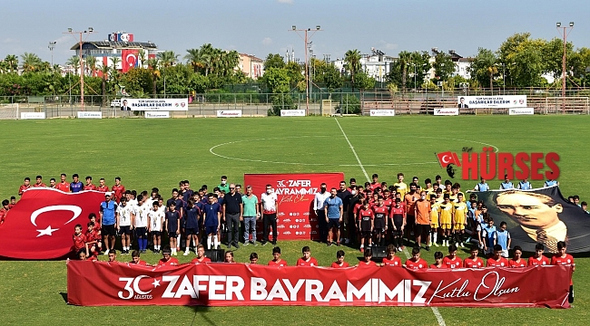 Zafer Bayramı'nı futbol turnuvası ile kutladılar