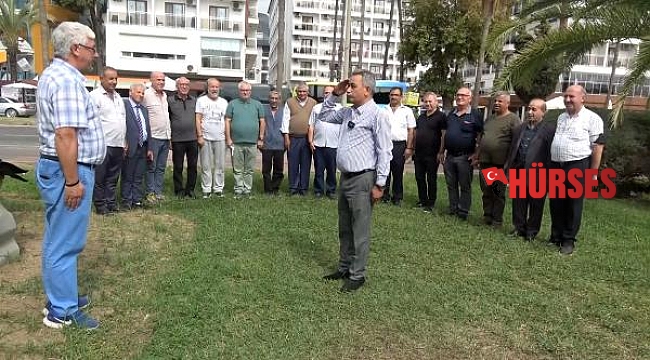 40 yıllık askerlik arkadaşları, sabah içtimasında
