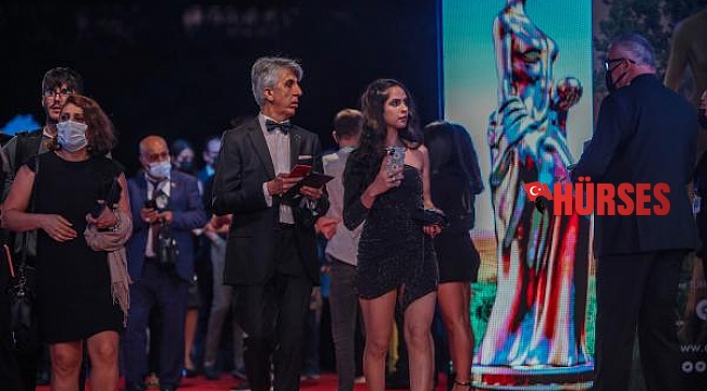 'Altın Portakal' kırmızı halı ve galayla başladı