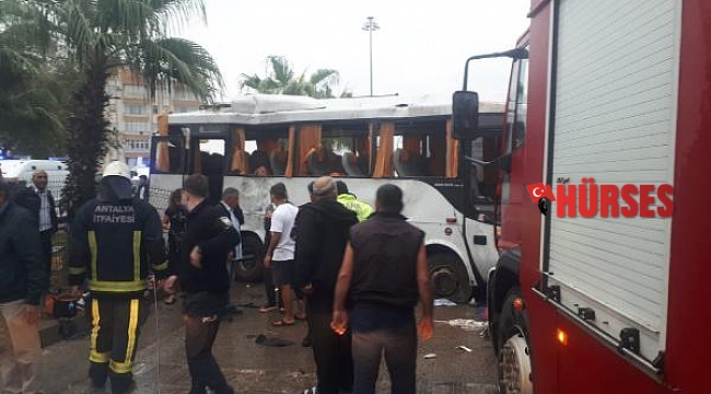 Antalya'da midibüs takla attı: 2'si çocuk 8 Rus turist yaralandı