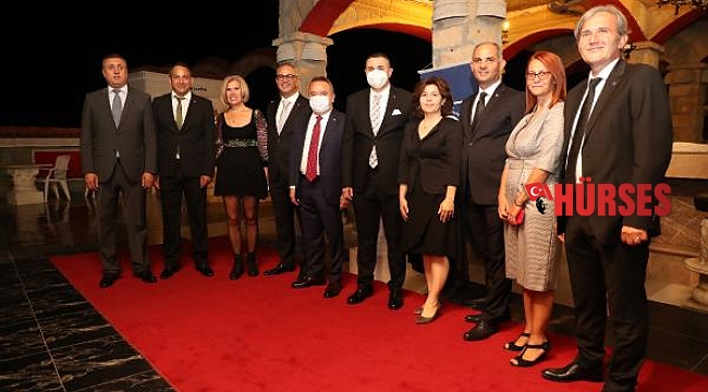 Başkan Böcek: Antalya'mızı meslek odalarımızla birlikte yönetiyoruz