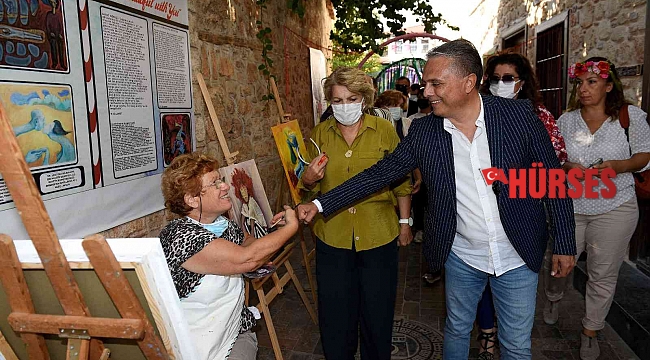 Başkan Uysal, Kaleiçi sokaklarındaki sanat çalışmalarını inceledi