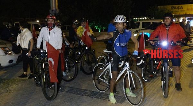 Cumhuriyet'e pedal çevirdiler