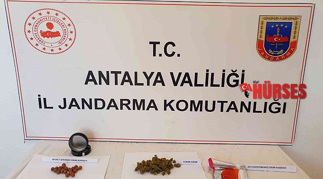 Hediye görünümlü uyuşturucu paketi ekiplerin gözünden kaçmadı