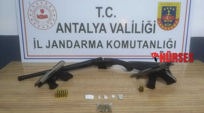 İhbar üzerine arama yapılan evde uyuşturucu madde ve silah ele geçirildi