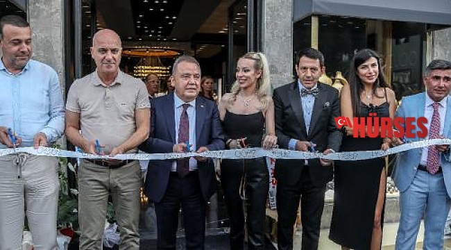 İş, sanat ve siyaset dünyasını buluşturan açılış