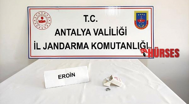 Jandarmayı görünce telaşlanan şüpheliden eroin çıktı