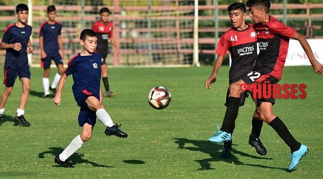 Kepez'den kulüplere saha desteği