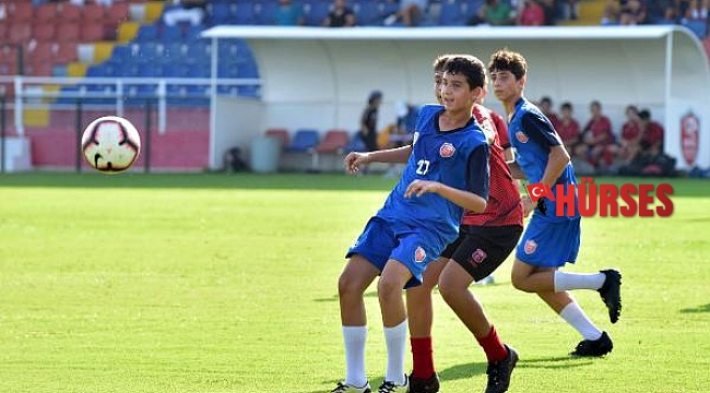 Kepez'in futbolcu fabrikası