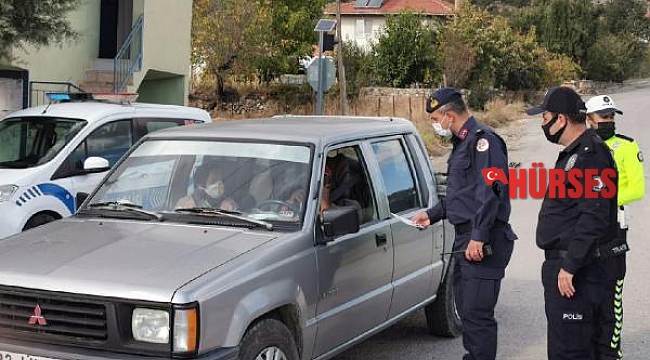 Kırmızı düdükle trafik kuralları anlatıldı