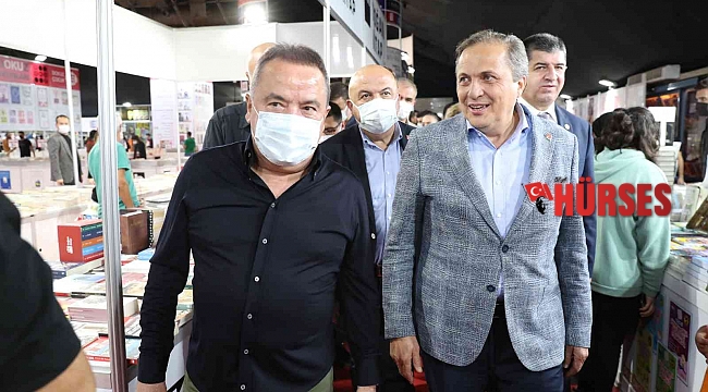 Kitap Fuarı'na öğrenci ilgisi