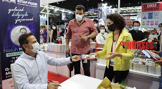 Kitap Fuarı'nda kitapsever ve yazar buluşmaları sürüyor
