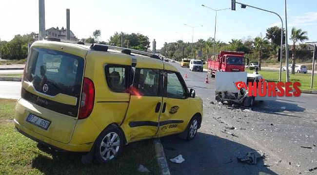 Manavgat'ta trafik kazası: 2 yaralı