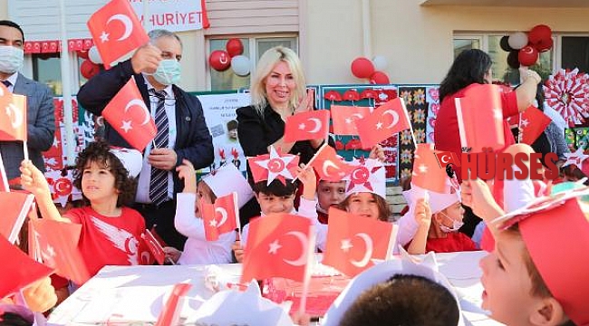 Rektör Özkan, çocuklarla 29 Ekim Cumhuriyet Bayramı'nı kutladı