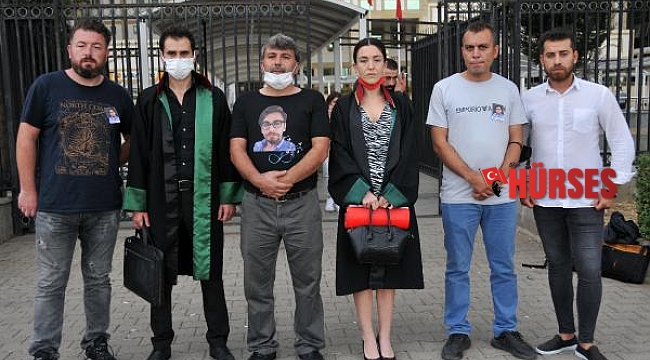 Tanığı gülerek dinleyen cinayet sanığına maktulün ailesinden tepki
