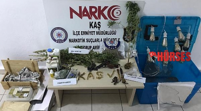 Uyuşturucu taciri evinde yakalandı
