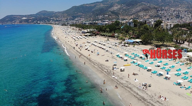 Yazın nüfusu üçe katlanan Alanya'da Ruslar Almanları geçti
