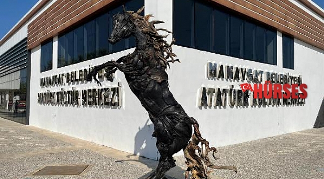 Ağaç at heykeli, hipodrom önünde sergilenecek