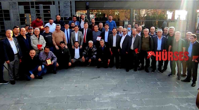 Antalya'da 25. Yılını dolduran berberlere plaket